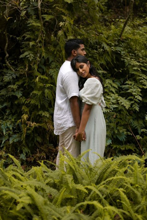 Pre Wedding Shoot In Hill Station, Pre Wedding Photoshoot In Forest, Couples Photoshoot In Nature, Couple Pose In Garden, Forest Pre Wedding Photoshoot, Botanic Garden Couple Photoshoot, Nature Pre Wedding Photoshoot, Save The Date Forest Photo Ideas, Botanical Garden Photoshoot Ideas Couple