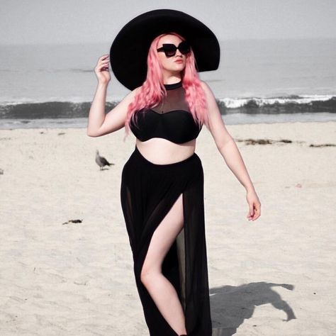 Beach Goth, Bubble Goth, Summer Goth, Goth Look, Fantasy Wardrobe, Alternative Rock, Outfit Goals, Goth Fashion, Sun Hat