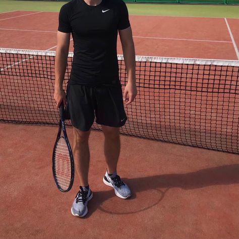 Tennis, sport Tennis Guys Aesthetic, College Athlete Aesthetic Male, Tennis Men Aesthetic, Tennis Boys Aesthetic, Tennis Outfits Men, Sporty Boy Aesthetic, Tennis Aesthetic Men, Mens Gym Outfits, Tennis Fashion Editorial