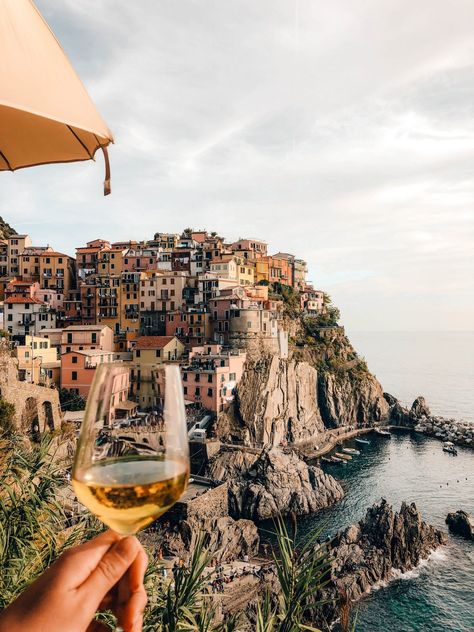 Riomaggiore Restaurants, Nice Drinks, Nessun Dorma, Nice Restaurant, Italy Restaurant, Liguria Italy, Bar Food, Cinque Terre Italy, Bar And Restaurant