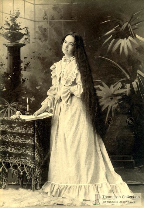 Vintage Long Hair Vintage Long Hair, Vintage Hairstyles For Long Hair, Kat Diy, Edwardian Hairstyles, Extremely Long Hair, Victorian Hairstyles, Rapunzel Hair, Really Long Hair, Hair Women