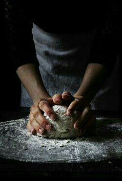 Making bread Homemade Pizza Dough Easy, Dark Food Photography, Easy Homemade Pizza, Vegan Pasta Recipes, Cooking Advice, Homemade Pizza Dough, Fiber Rich Foods, Brioche Buns, Soda Bread