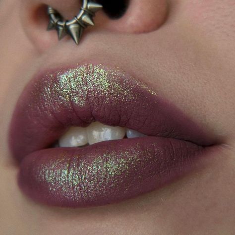 andromeda 🌠 on Instagram: "lip close up first, full look next! 👀 * = PR @kaleidosmakeup mercury wave* topped with @danessa_myricks @danessamyricksangels jewelz* #kaleidosmakeup #danessamyricksangels #indiemakeup #makeup #lipstick #duochrome #sparkle #macrophotography #macro #editorialmakeup #mua #discoverunder20k" Silver Lipstick, Vampy Makeup, Indie Makeup, Cool Piercings, Eyeliner Looks, No Eyeliner Makeup, Full Look, Makeup Items, Editorial Makeup