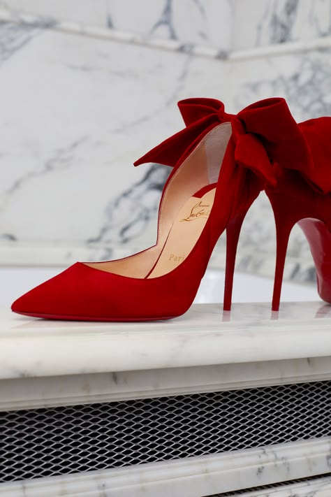 Red Heels With Bow, Red High Heels Aesthetic, Fall Fashion Shoes, Shoes Heels Stilettos, Fashion Shoes Heels, Shoes Heels Classy, Red High Heels, Christian Louboutin Heels, Louboutin Heels