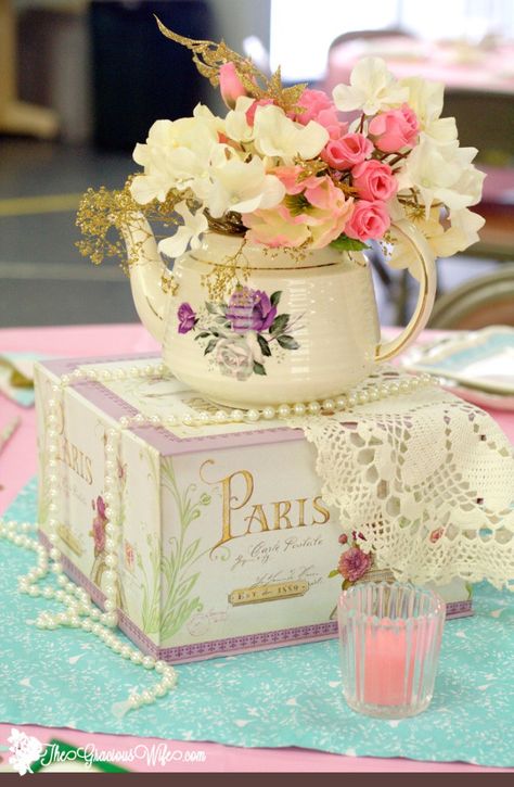 Tea Party Bridal Shower Ideas for an elegant and beautiful tea party themed bridal shower. Love the mint pink and gold color combination. Pretty and vintage! Tea Party Bridal Shower Ideas, Teapot With Flowers, Tea Party Centerpieces, Vintage Tea Parties, Tea Party Bridal, Tea Party Table, Garden Bridal Showers, Bridal Tea Party, Vintage Bridal Shower