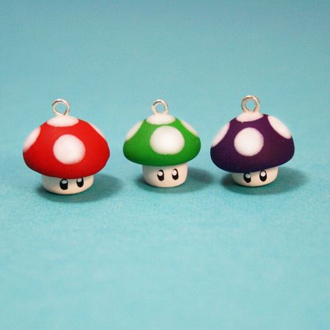 Mario mushrooms Fimo Kawaii, Crea Fimo, Tanah Liat, Cute Polymer Clay, Cute Clay, Clay Figures, Fimo Clay, Clay Design, Sculpting Clay