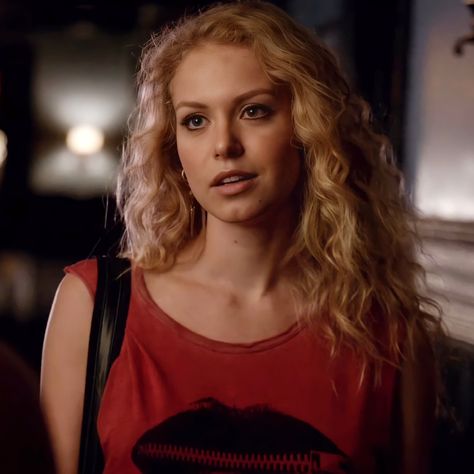 #olivia #tvd Tvd Women, Vamp Pfp, Rebekah Mikaelson Vampire Diaries, Caroline Forbes Icons Cute, Caroline Forbes Smiling, Liv Parker, Penelope Mitchell, Vampire Diaries Caroline, The Vampire Diaries Caroline