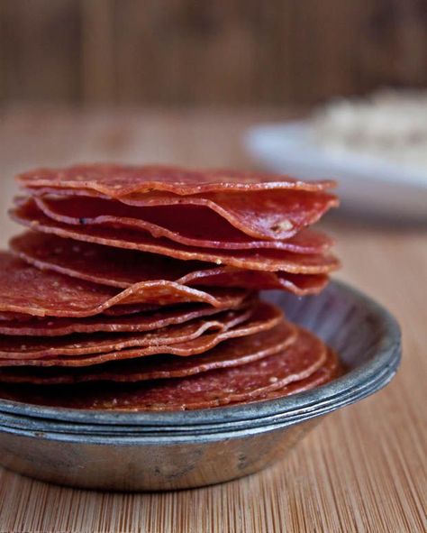 Salami Chips with Roasted Garlic White Bean Dip. Delicious baked salami that becomes meat chips for dipping in your roasted garlic white bean hummus. Party Food Meat, Salami Chips, White Bean Hummus, White Bean Dip, Appetizer Platters, Dessert For Two, Bean Dip, Football Food, White Bean