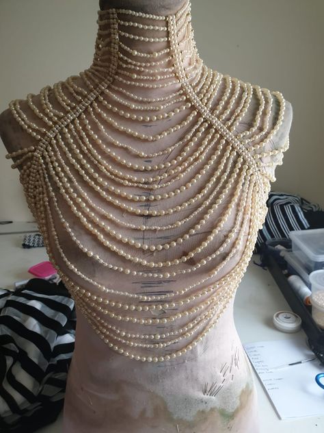 Fairytale Aesthetic, Pearl Top, Rich Fashion, Shoulder Jewelry, Alternative Wedding Dresses, Diy Bags Patterns, Diy Jewelry Unique, Pearls Diy, Egyptian Jewelry