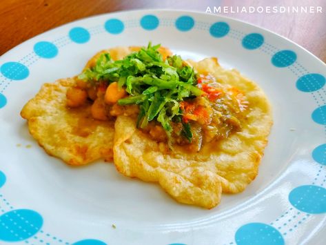 Soft fried bread with a Chickpea filling. Vegan food. Doubles Recipe Trinidadian, Trinidadian Doubles Recipe, Trini Doubles, Doubles Recipe, Trinidad Doubles, Trini Recipes, Trinidad Recipes, Caribbean Food, How To Double A Recipe