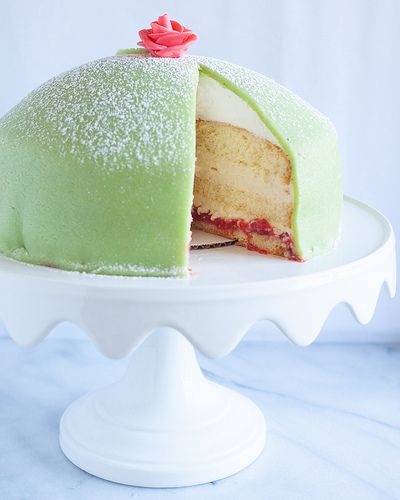 Treats: Swedish Princess Cake (Prinsesstårta) Swedish Princess Cake Recipe, Fondant Covered Cakes, Princess Cake Swedish, Princess Cake Recipe, Nordic Baking, Princess Torte, Swedish Treats, Swedish Princess Cake, Sponge Cake Filling