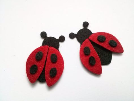 Die cut felt applique, felt animals, felt ladybirds ladybugs lady beetles Add a bit of color and dimension to cloth items, such as pillows, totes, shirts. Great for making hair clips, bookmarks, scrapbooking, mobile charms, magnets, baby shower favors and other handmade crafts. Quantity: 6 pcs Felt Bugs, Felt Ladybug, Applique Crafts, Ladybug Felt, Ladybug Applique, Diy Ladybug, Felt Butterflies, Bug Craft, Craft Embellishments