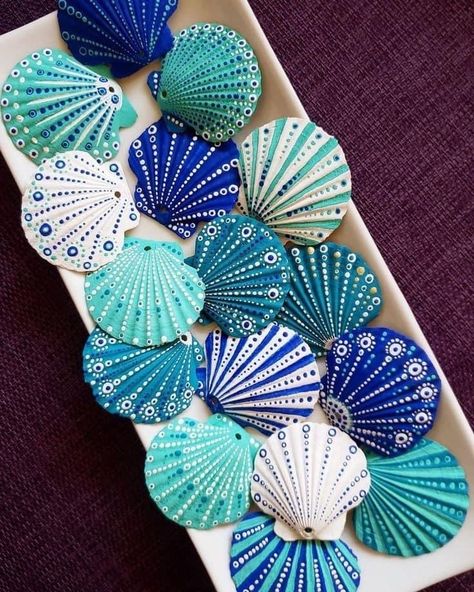 Cute Seashell Painting Ideas, Painted Seashells Diy, Diy Paint Crafts, Paint Shells Ideas, Painted Shell Ideas, Sea Shell Art Painting, Craft Ideas With Shells, Painted Shells Ideas, Painting Shells Ideas Easy