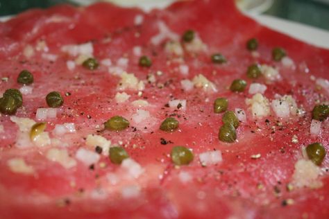 Tuna Carpaccio Recipe, Tuna Carpaccio, Carpaccio Recipe, Ahi Tuna Steak, Raw Tuna, Tuna Poke, Tuna Steaks, Ahi Tuna, Shellfish Recipes