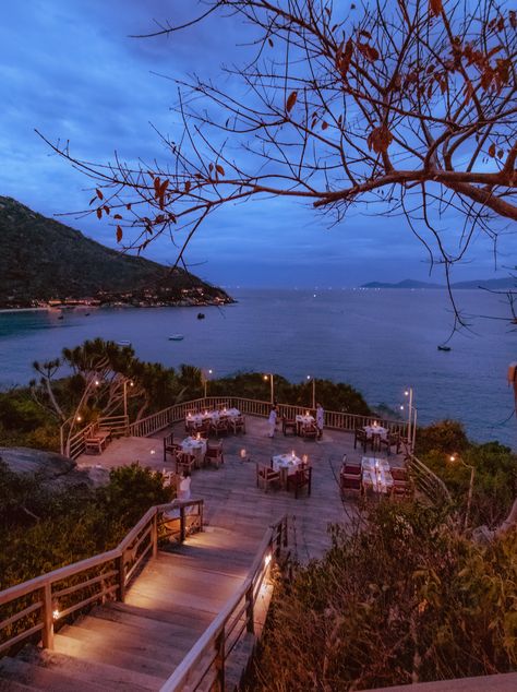 Lake View Restaurant, Beach Restaurant Aesthetic, Outside Restaurant, Lake Restaurant, Restaurant Outside, Ocean View Restaurant, Future Restaurant, Vietnam Restaurant, Riverside Restaurant