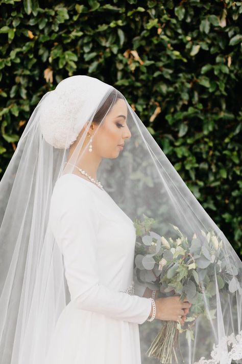 Bridal Turban and Veil Bridal Turban, Hijabi Wedding, Wedding Turban, Cotton Wedding Dresses, Hijabi Brides, Muslim Brides, Bridal Hijab, Hijab Wedding Dresses, Cotton Wedding