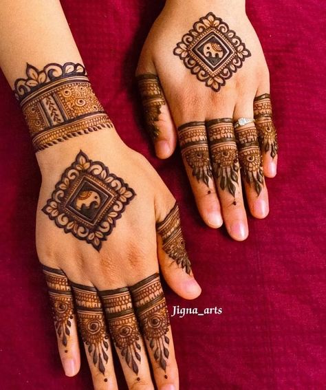 Small Leg Mehendi Design, Mehndi Designs Front Hand Flower, Mehandi Front Hand Design, Square Mehendi Design, Mehandi Designs Front Hands, Square Mehndi Designs, Back Side Mehendi Design, Mehndi Design Back Side, Simple Mehndi Designs Front Hand