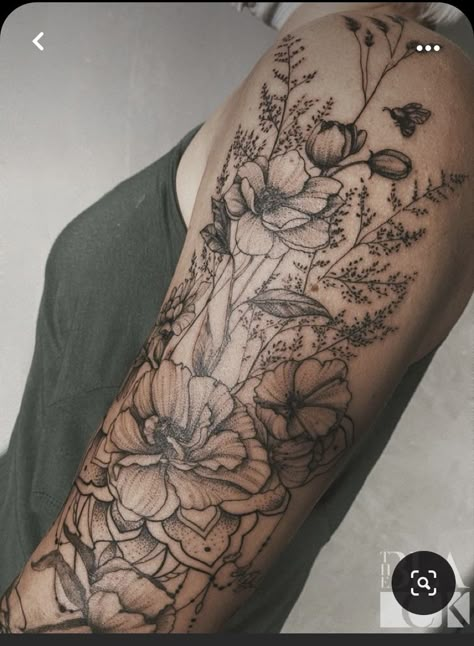 Half Sleeve Tattoo Upper Arm, Natur Tattoo Arm, Botanisches Tattoo, Cream Tattoo, Half Sleeve Tattoos Forearm, Nature Tattoo Sleeve, Wildflower Tattoo, Tattoos For Women Half Sleeve, Upper Arm Tattoos