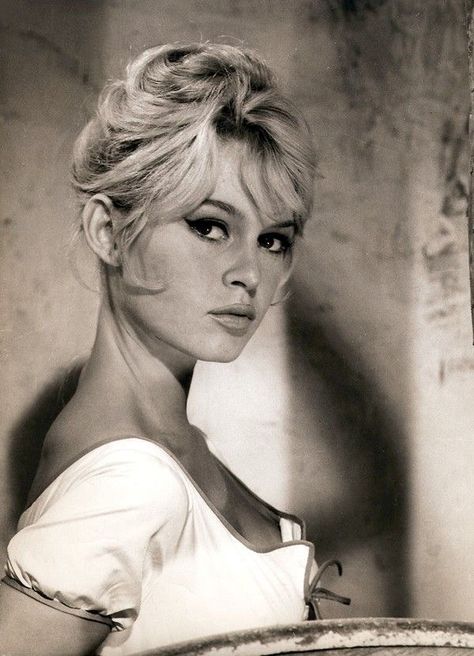 Bardot Makeup, Vintage Hairstyles For Long Hair, Bardot Hair, Bridgette Bardot, Bridget Bardot, Bardot Style, Priscilla Presley, Celebrity Travel, Beauty Icons