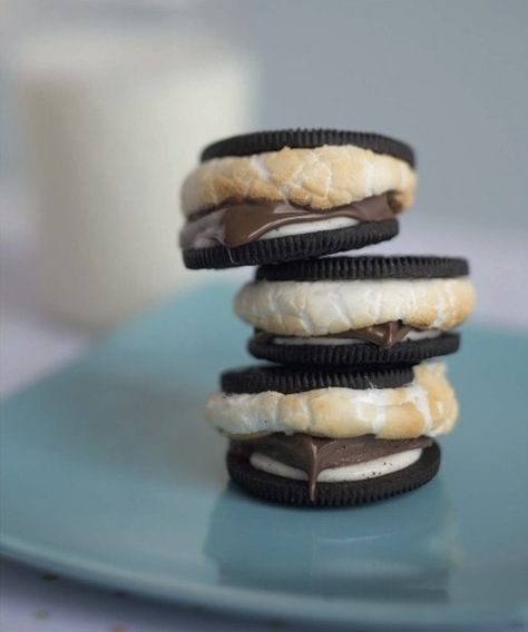 S'moreo. Oreos with marshmallows & chocolate, yes please!! S'mores, Eat Dessert First, Yummy Sweets, Oreo Cookies, Eat Dessert, Fruit Smoothies, Sweets Treats, Graham Crackers, Om Nom