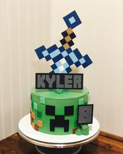 30 Minecraft cake ideas - A Pretty Celebration Minecraft Creeper Birthday Cake, Creeper Minecraft Cake, Creeper Birthday Cake, Minecraft Cake Creeper, Minecraft Birthday Theme, Minecraft Cake Topper, Minecraft Creeper Cake, Minecraft Cake Ideas, Minecraft Birthday Decorations