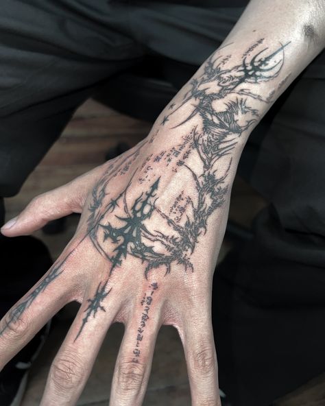 Two hand tattoos for @egotrrippin made in @gafa_tatu in Warsaw in two sessions:) Thinking of visiting Copenhagen this autumn, is there anyone who wants a tatt?:) pls let me know!! WARSAW based PARIS 24.08-31.08 #tat #tattoo #tattooed #tattooist #tattooart #tatuagem #paristattoo #copenhagentattoo #tattooartist #warsawtattoo #europetattoo #handtattoo #cybersigilism #cybersigilismtattoo #tt #ttt #fingertattoo Two Hands Tattoo, Unique Tattoos For Men, Paris Tattoo, Pen Tattoo, Aesthetic Tattoo, Dream Tattoos, Simplistic Tattoos, Tattoo Design Drawings, Piercing Tattoo