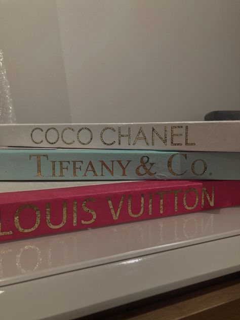 Berry Bedroom, Designer Books Decor, Chanel Decor, Decor Books, Book Display, Tiffany And Co, Stack Of Books, Dream Board, Book Decor