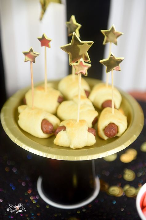 Hollywood Food Party, Hollywood Theme Party Food, Hollywood Party Food, Oscar Party Ideas, Red Carpet Theme Party, Oscars Theme Party, Hollywood Birthday Parties, Oscars Party Ideas, Cinema Party