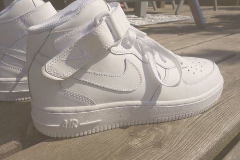 White Hightop Nike Air Force 1, Air Force Mids Outfit, Nike Air Force 1 Haute, Nike Air Force Bota, Nike Air Force 1 Bota, For One Nike, Nike Air Force 1 Hightops, Zapatillas Air Force, Nike Air High Tops