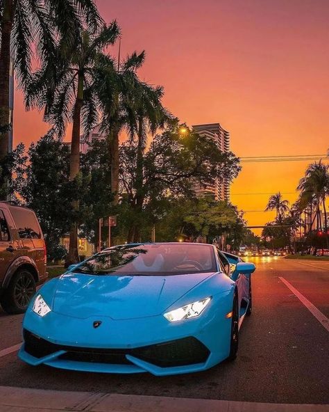 Miami's sunset paints the sky with a palette of warm hues, casting a spell of serenity over the city!🌆🌅 How would you rate the beauty of Miami, on a scale of one to ten?😍 📸: @geoffrey.parry 📍Miami, Florida #MiamiLiving #LifeInMiami #MiamiDreams #MiamiLife #HelloMiami #MiamiVibes #fierytrippers #fierytrippersusa Casting A Spell, Miami Sunset, Miami Living, Miami Life, Hotel Food, Sunset Painting, Miami Florida, Muscle Car, The Sky