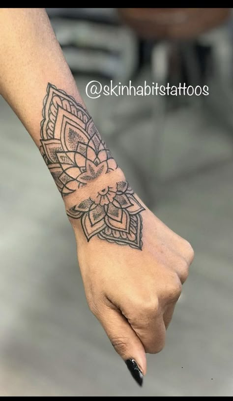 Rihanna Hand Tattoo, Tato Mandala, Mandala Tattoos For Women, Mandala Wrist Tattoo, Wrist Tattoo Cover Up, Mandala Hand Tattoos, Cuff Tattoo, Cat Tattoos, Inspiration Tattoos