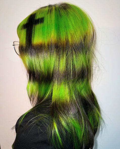 Neon Green Skunk Stripe Hair, Black And Neon Green Hair, Dark Green And Neon Green Hair, Green And Black Scene Hair, Black And Green Hair, Neon Green Goth Makeup, Neon Green Hair, Green Hair Dye, Purple Pixie