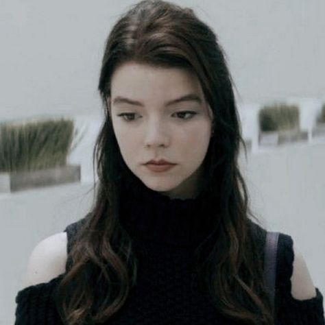 Anya Joy, Joy Taylor, Anya Taylor Joy, Girl Crushes, Fav Celebs, Madonna, Favorite Celebrities, Pretty Woman, Brown Hair