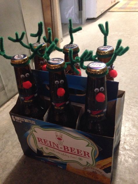 Rein "beers" The perfect gift for a man Beer Gift Ideas, Reindeer Beer, Holiday Beer, Secret Santa Ideas, Santa Ideas, Secret Pal, Beer Gift, Cute Christmas Gifts, Christmas Wonderland