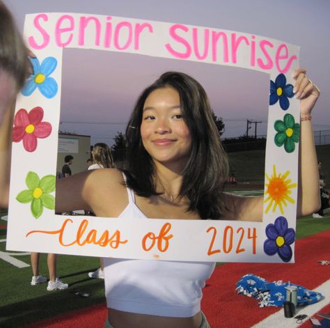 Senior Photo Frame Ideas, Senior Picture Frame, Senior Sunrise Glasses, Senior Sunrise Frame Ideas, Senior Sunrise Photo Frame, Senior Events High School Ideas, Senior Sunrise Banner, Senior Decorations Ideas, Class Of 2025 Aesthetic