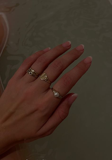 Silver And Gold Rings Aesthetic, Hand With Rings Girl, Old Money Aesthetic Rings, Woman Rings Aesthetic, Good Rings Aesthetic, Classy Rings Aesthetic, Silver Vintage Rings Aesthetic, Cool Girl Accessories Aesthetic, Pretty Hands With Rings