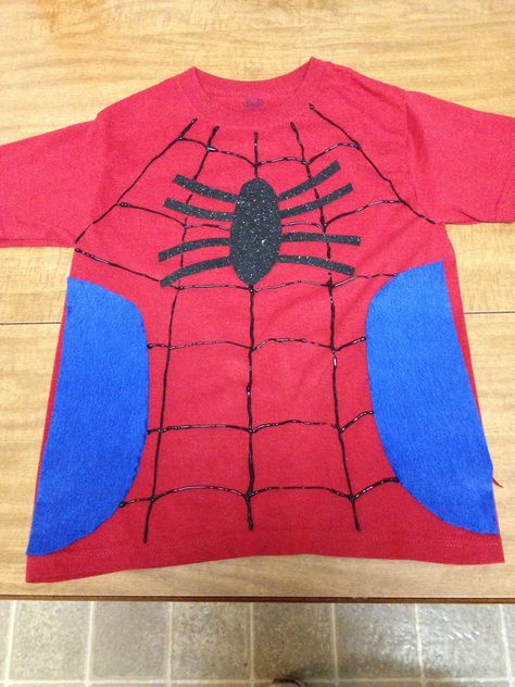 Red t shirt with felt and puffy paint to make Spider-Man costume for Halloween Diy Spiderman Shirt, Spiderman Diy Costume, Diy Spider Man Costume, Diy Spiderman Costume, Superhero Costumes For Men, Puffy Paint Shirts, Spiderman Dress, Diy Kids Shirts, Kids Spiderman Costume