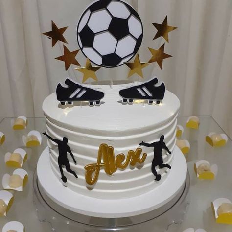 Football Cake Design, Soccer Birthday Cakes, Mario Birthday Cake, Football Birthday Cake, Soccer Cake, Cake Decorating For Beginners, Happy Birthday Greetings Friends, Football Cake, Soccer Birthday