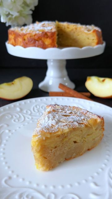 Cake Structure, Apple Dessert Recipes, Apple Cake Recipes, Boiled Egg, Almond Cakes, Baking Pan, Apple Cake, Sliced Almonds, 2 Eggs