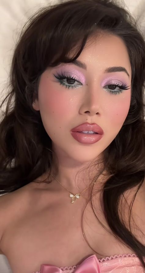 Lilo Makeup Ideas, Pink Lipstick Makeup Look, Mexican Makeup Look, Simple Pink Makeup, Mexican Makeup, Club Makeup, Concert Makeup, Natural Glam Makeup, Makeup Books