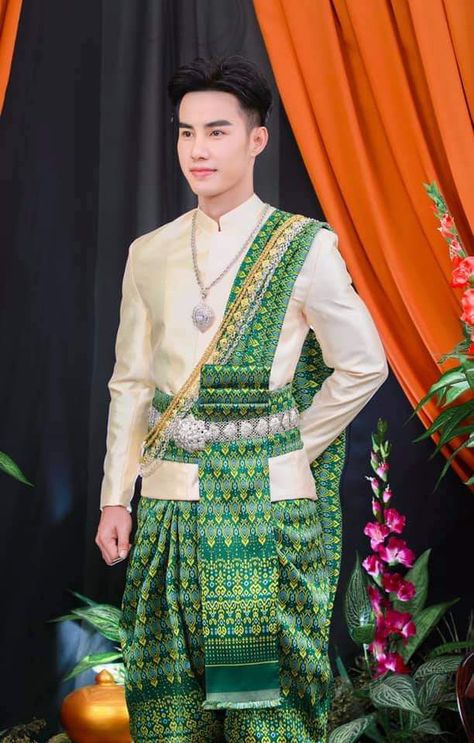 Cambodian Clothes Men, Cambodia Traditional Clothing, Cambodian Fashion, Thailand Traditional Dress, Thailand Costume, Cambodian Clothes, Pageant Costumes, Cambodian Wedding, Traditional Thai Clothing