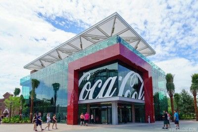 Impressive Glass Facade at World of Coca Cola Store in Orlando Coca Cola Factory, Factory Plan, Disney Springs Orlando, Coca Cola Store, Coke Drink, World Of Coca Cola, Coke Cola, Downtown Disney, Coca Cola Bottle