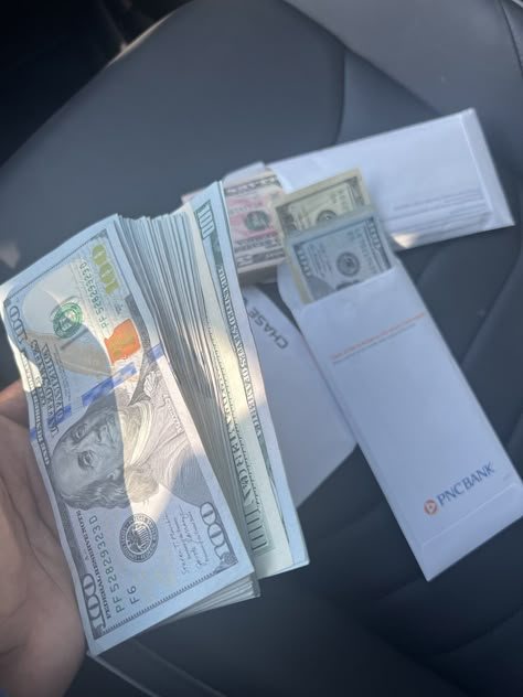 Delivery Pictures, Money Vision Board, Credit Card App, Video Call With Boyfriend Screen Photo, Fake Money, Money Images, Money Stacks, Money Pictures, Money On My Mind