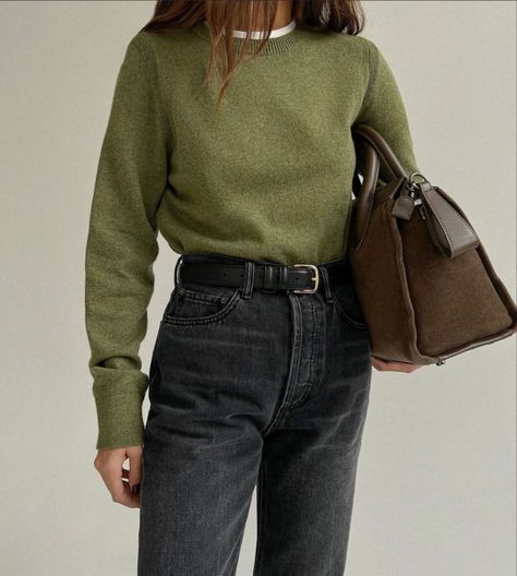 Black And Sage Outfit, Olive Jumper Outfit, Green Jumper Outfits Women, Green Cashmere Sweater Outfit, Dark Green Jumper Outfit, Green Knitted Sweater Outfit, Green Sweater Outfit Aesthetic, Green Tops Outfit, Soft Autumn Outfit Ideas