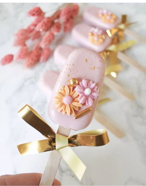 Floral Cakesicles, Spring Cakesicles, Floral Dessert Table, Chocolate Bonbons Recipe, Dessert Shooters Recipes, Popsicles Cake, Deserts Cupcakes, Chocolate Covered Desserts, Cake Pop Designs