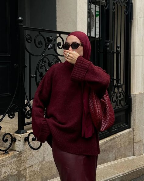 What's autumn without Burgundy 😍😍 Is this officially everyone's favourite color this year? @aishaatau . . . . . [ Pose ideas, cafe, modest fashion, modest style, chic modesty, trendy modest wear, hijab fashion, modest outfits, modest wardrobe, modest fashion tips, elegant modesty, modest fashion community, Burgundy, autumn, fall, inspiration, wardrobe, outfit ideas, weather, winter outfits ] Discover the latest in modest fashion and style inspiration for women with our curated looks that e... Burgundy Hijab Outfit, Winter Hijab Outfits Casual, Bordo Outfit, Maroon Abaya, Winter Hijab Outfits, Modest Outfits Muslim, Outfits Muslim, Modest Wardrobe, Burgundy Outfit