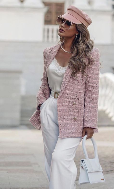 Paris Chic, Chique Outfits, Transition Outfits, Fashion Blogger Style, Elegante Casual, Stylish Work Outfits, Outfits With Hats, Wardrobe Style, White Pants