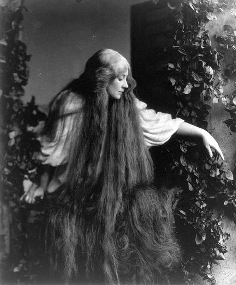 Mary Garden, Woman With Long Hair, White Photo, Long Hair, A Woman, Black And White, Hair, White, Black