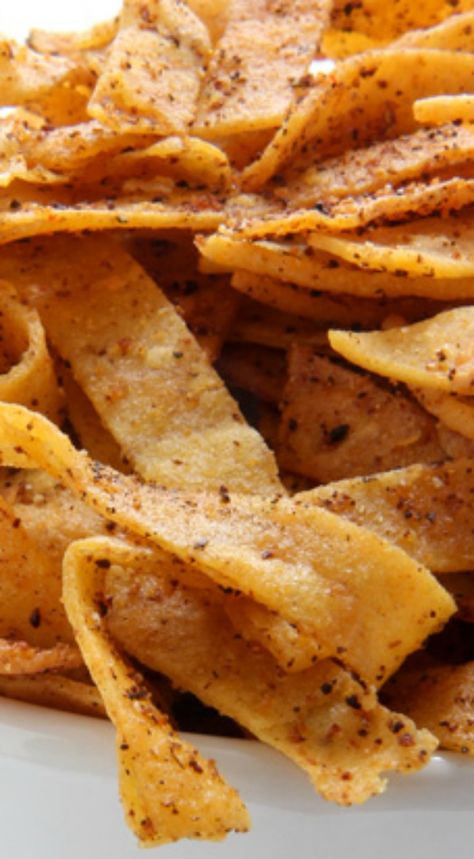 Tortilla Strips For Soup, Tortilla Chip Recipe, Tortilla Strips, Homemade Tortilla Chips, Homemade Chips, Homemade Crackers, Appetizers Easy Finger Food, Snack Mix Recipes, Homemade Tortillas