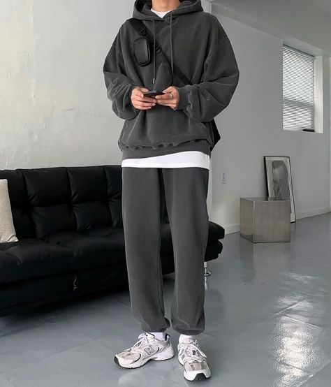 Hoodie And Joggers Outfit Men, New Balance Korean Outfit, Korean Sporty Outfits Men, Hoodie And Sweatpants Outfit Men, Korean Men Fashion Streetwear, Men Sweatpants Outfit, Hoodie Outfit Korean, Sweatpants Outfit Men, New Balance Outfits